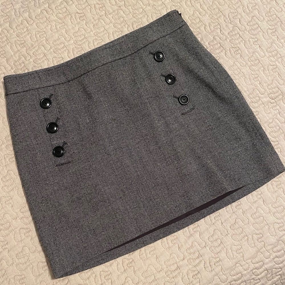 Banana Republic Black/White Winter Skirt w buttons